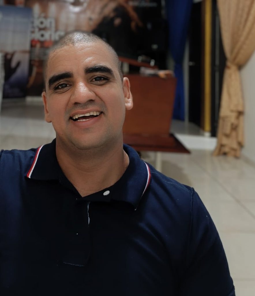 Pastor Jhonatan Vega